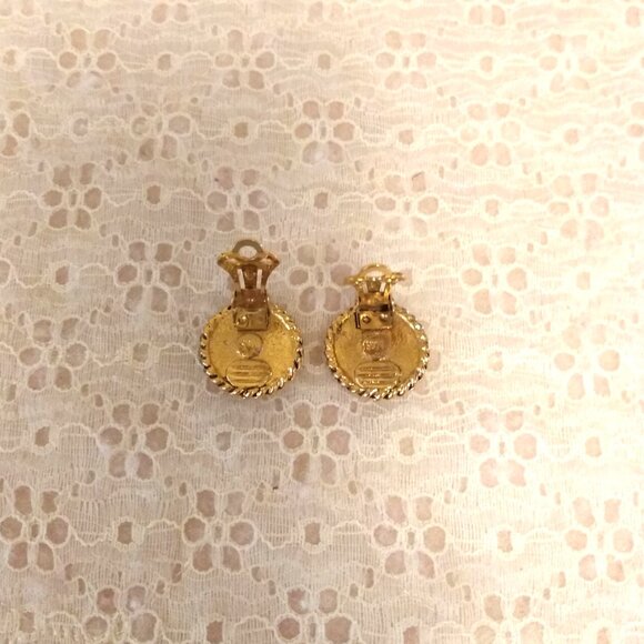 Vintage Signed M&J White Cream Faux Pearl Stud Button Gold Tone Earrings - Picture 7 of 7